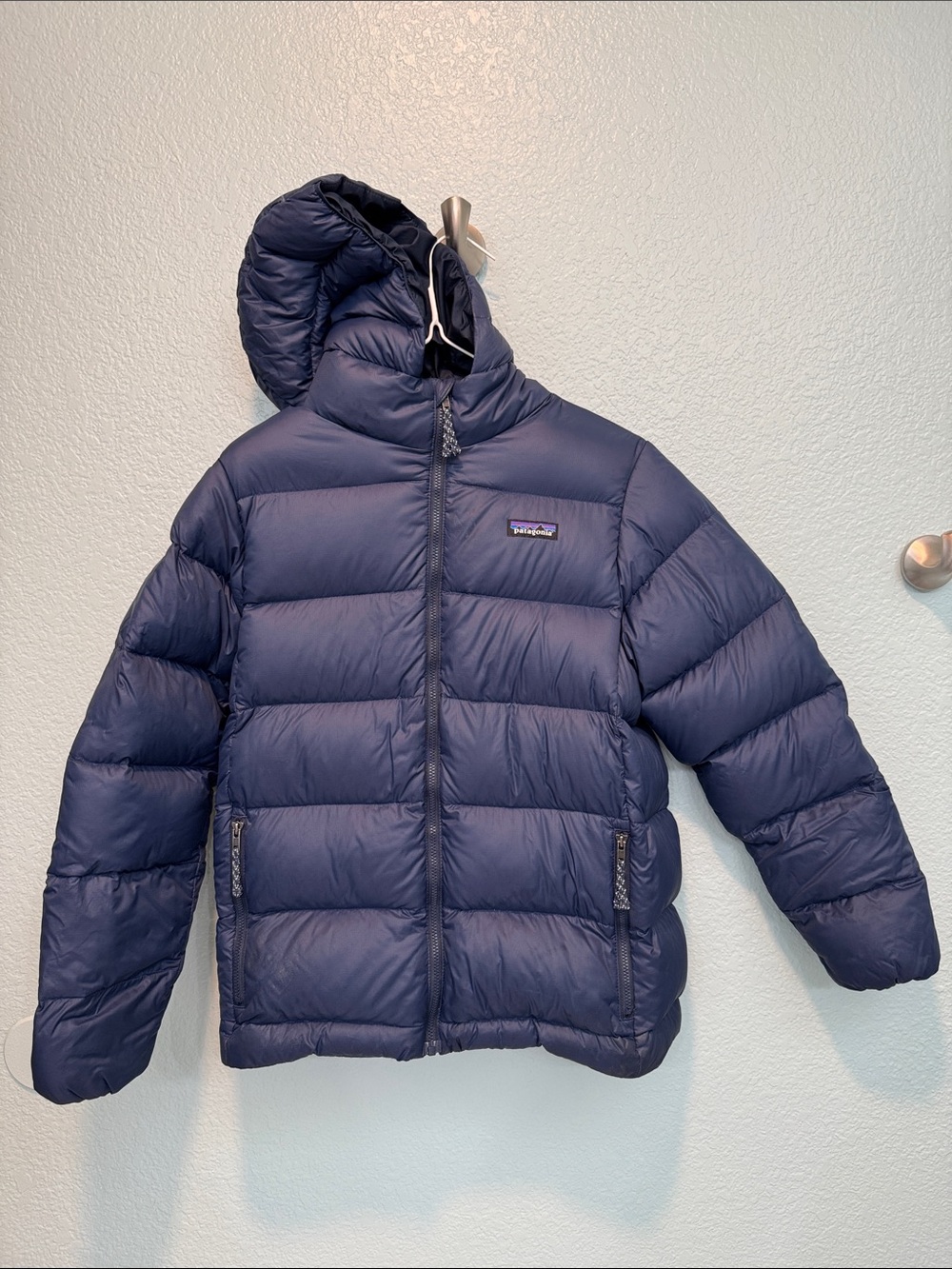 Patagonia Kids hi loft Hooded Down sweater hoody. New navy color